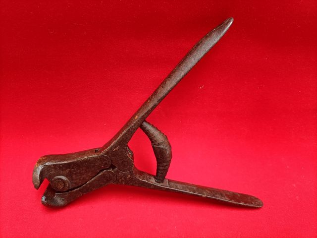 ANTIGUA TENAZA  ALICATE ZIZALLA