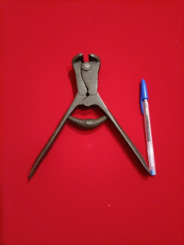 ANTIGUA TENAZA  ALICATE ZIZALLA