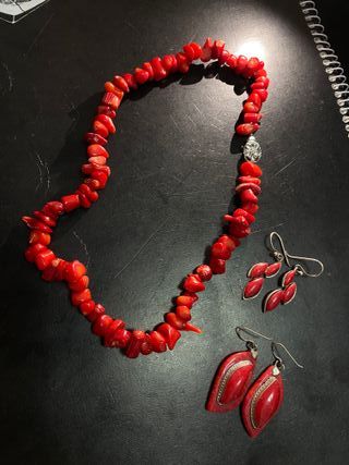 collar y pendientes de coral 