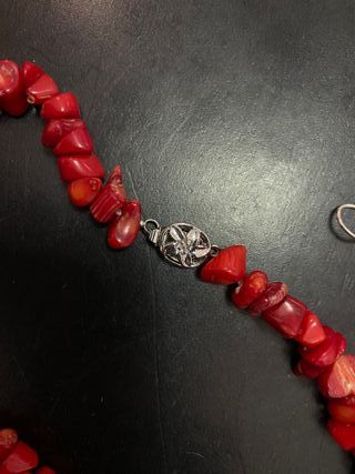 collar y pendientes de coral 