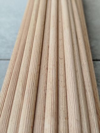 Lote 10 espigas/varillas estriadas de madera 8 mm