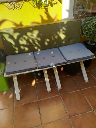 DOS BANCOS DE MADERA MACIZA