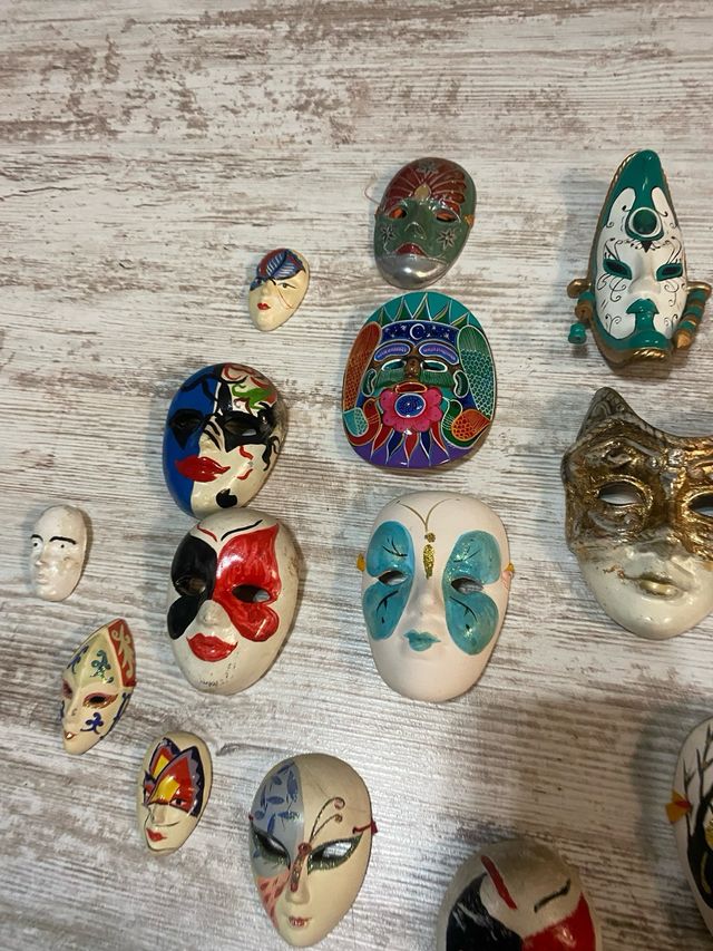 Coleccion de mascaras de escayola