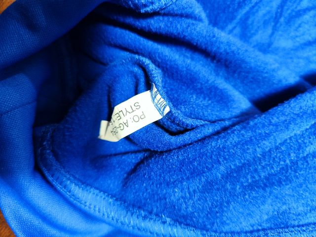 Felpa con cappuccio blu acceso