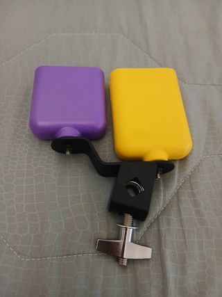 2 Clamps con 2 note diverse