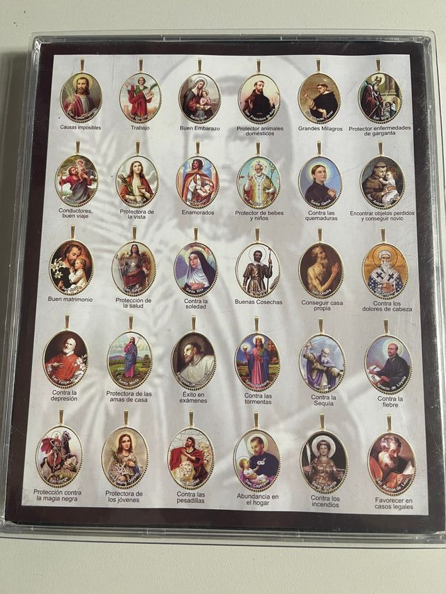 Colección Devocional de 30 Medallas de Santos Prot