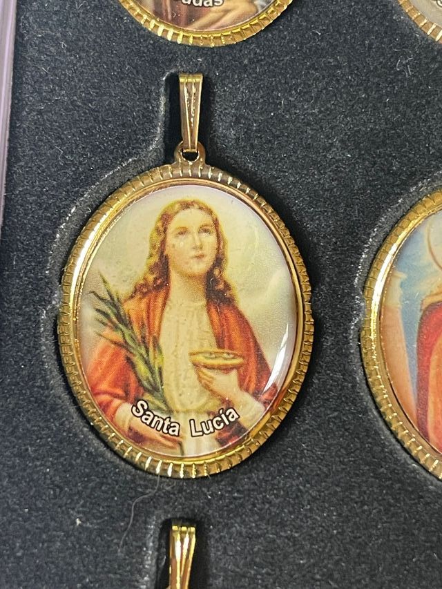 Colección Devocional de 30 Medallas de Santos Prot