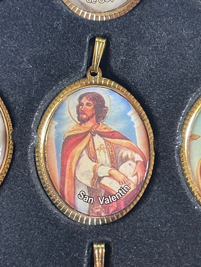 Colección Devocional de 30 Medallas de Santos Prot