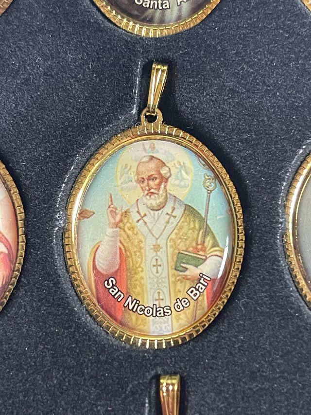 Colección Devocional de 30 Medallas de Santos Prot