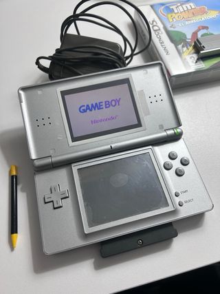 Nintendo DS Lite + Cargador + 2 Juegos