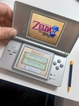 Nintendo DS Lite + Cargador + 2 Juegos