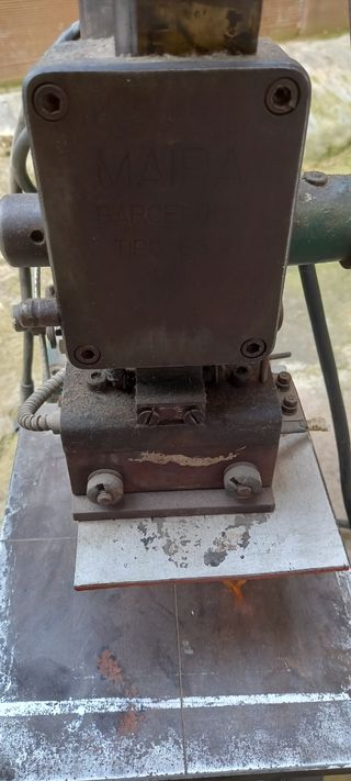 Maquina  de timbrar y grabar 