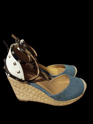  Zapatos de cuñas vaquera.Sin estrenar .