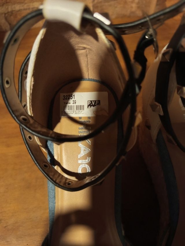  Zapatos de cuñas vaquera.Sin estrenar .