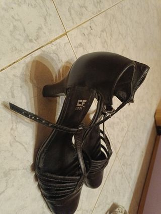 Sandalias Negras Tacón. Marca LODI.