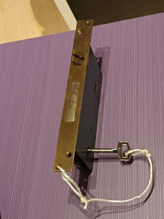 Cerradura de borjas ANTIGUA 