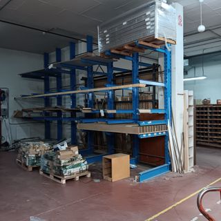 Estanterías modelo Cantilever marca OHRA