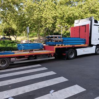 Estanterías modelo Cantilever marca OHRA