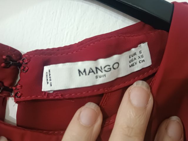 Blusa borgoña de tirantes de mango