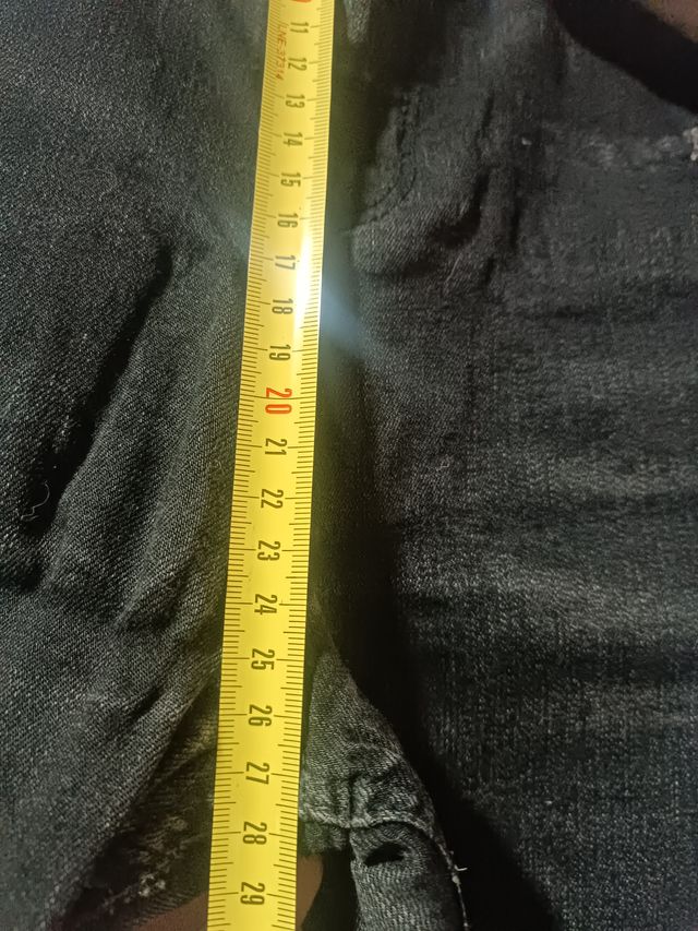 Pantalón rasgado negro Stradivarius