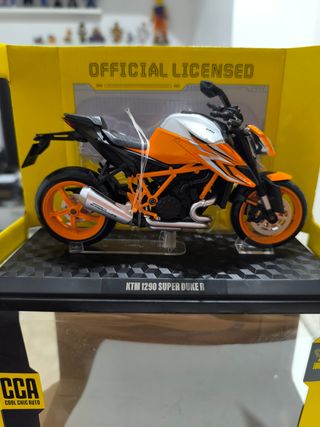 KTM superduke 1290R a escala 1-12