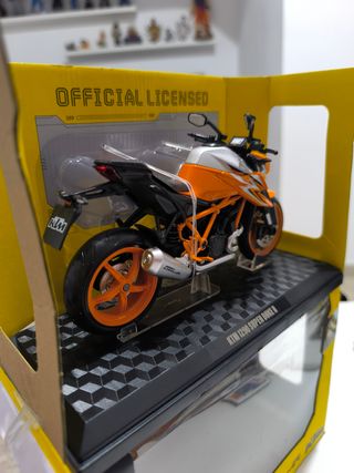 KTM superduke 1290R a escala 1-12