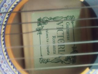 Guitarra victoria romanza con funda