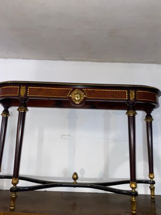 Con sola de madera preciosa