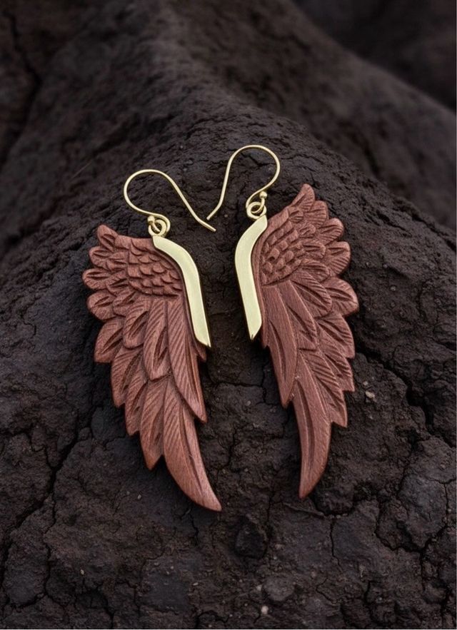 Pendientes alas tallados en madera