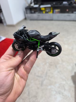 Kawasaki ninja H2R escala 1-18