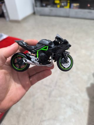 Kawasaki ninja H2R escala 1-18
