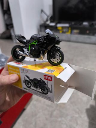 Kawasaki ninja H2R escala 1-18