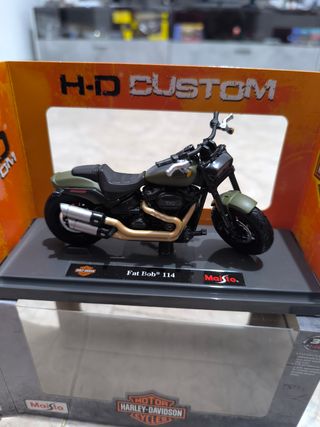 Harley Davidson Fat Bob 114 escala 1-18