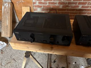 Amplificador TEAC AX 1000