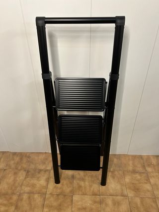 ESCALERA PLEGABLE NUEVA A ESTRENAR