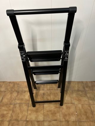 ESCALERA PLEGABLE NUEVA A ESTRENAR