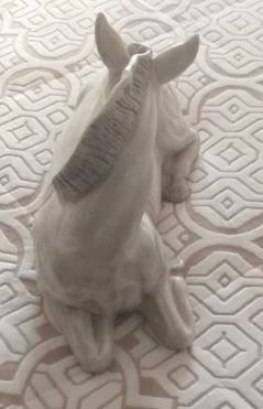 Escultura égua em barro