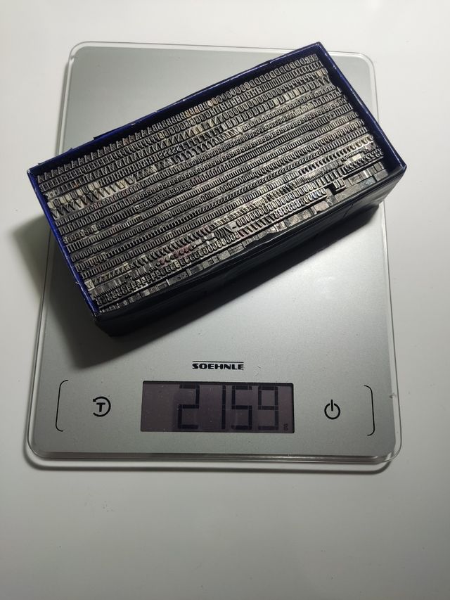 CORPO STAMPATO CON LETTERE DELL'ALFABETO TIPOGRAFICO 12