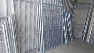 montaje de vallas metálica llámanos