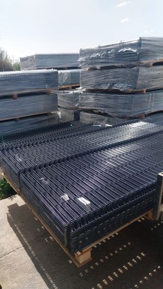 montaje de vallas metálica llámanos