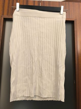 Falda blanca Guess.Aberturas.