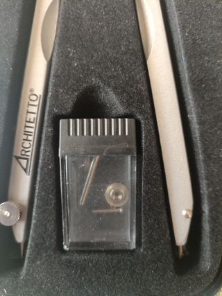 Compasso marca pool over