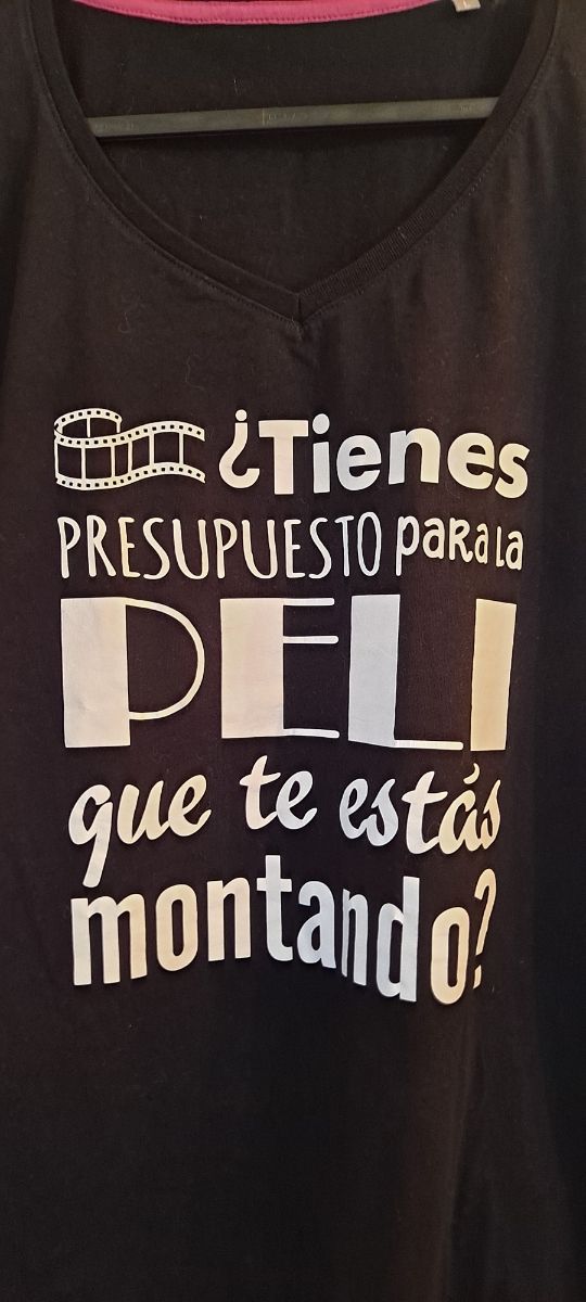 Camiseta negra hecha a mano