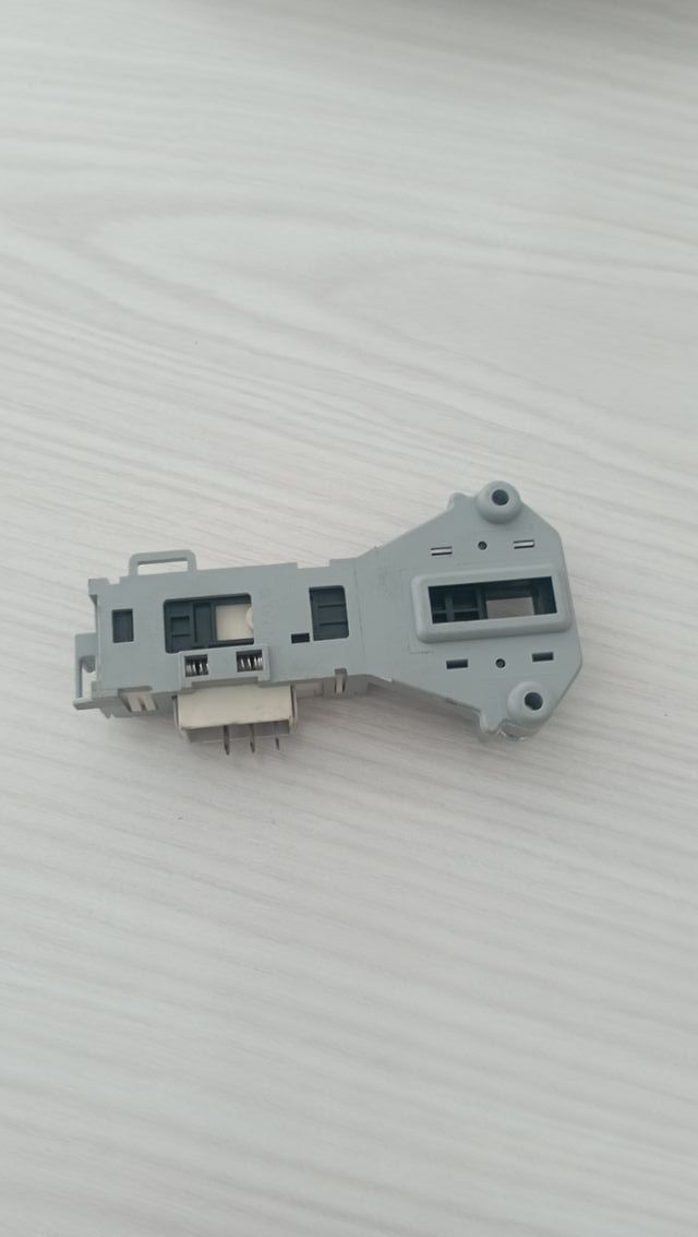 Cierre puerta lavadora LG