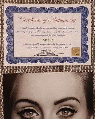 Firma de Adele en fotografía de 25X20 con certific
