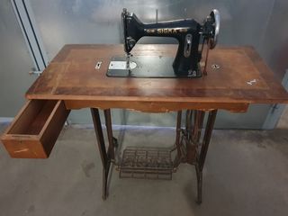 Máquina coser antigua