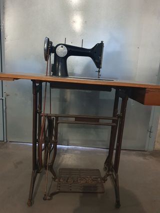 Máquina coser antigua