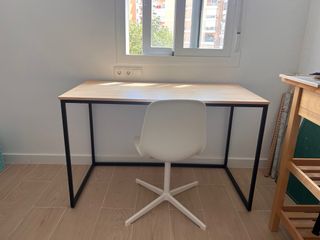 Mesa de madera clara despacho escritorio nordico 