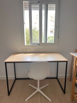 Mesa de madera clara despacho escritorio nordico 