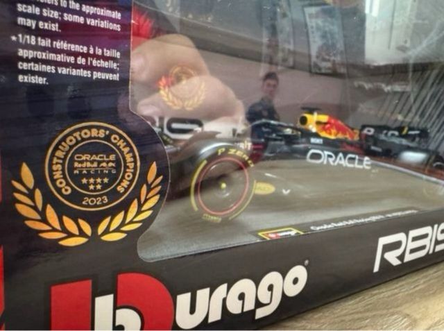 RED BULL RB19 1:18